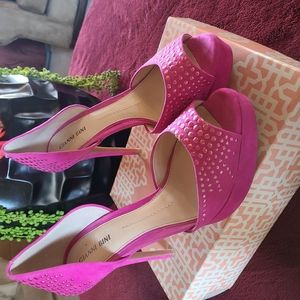 Worn once Pink Gianni Bini heal